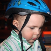 Správný cyklista nosí helmu