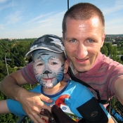 Modří tygři na lanovce.