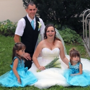 Novomanželé Kopovi - strejda Jarda, teta Pavlína, Šárka a Verča